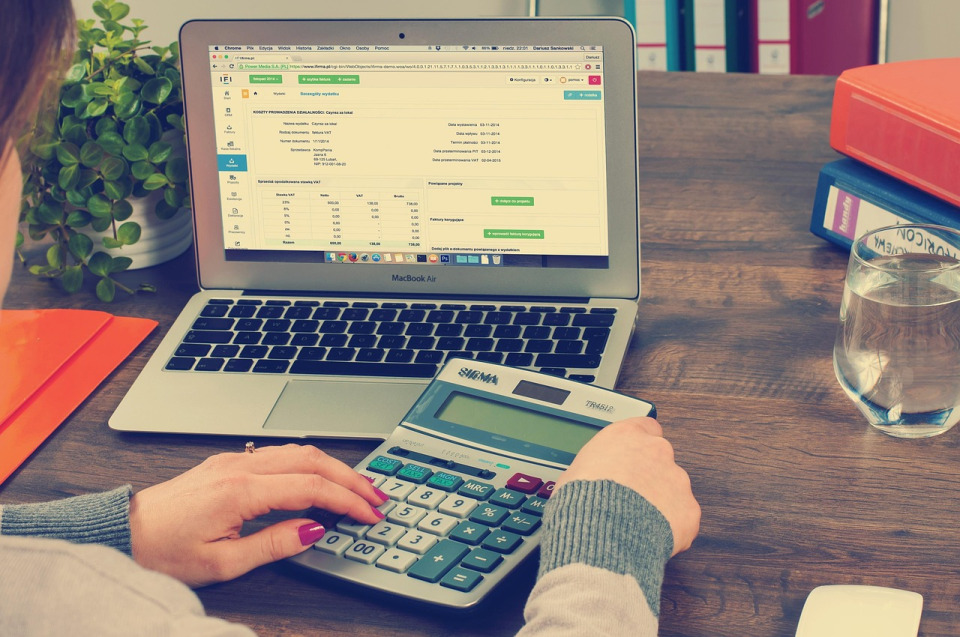 bookkeeping accounting taxes calculator money finance